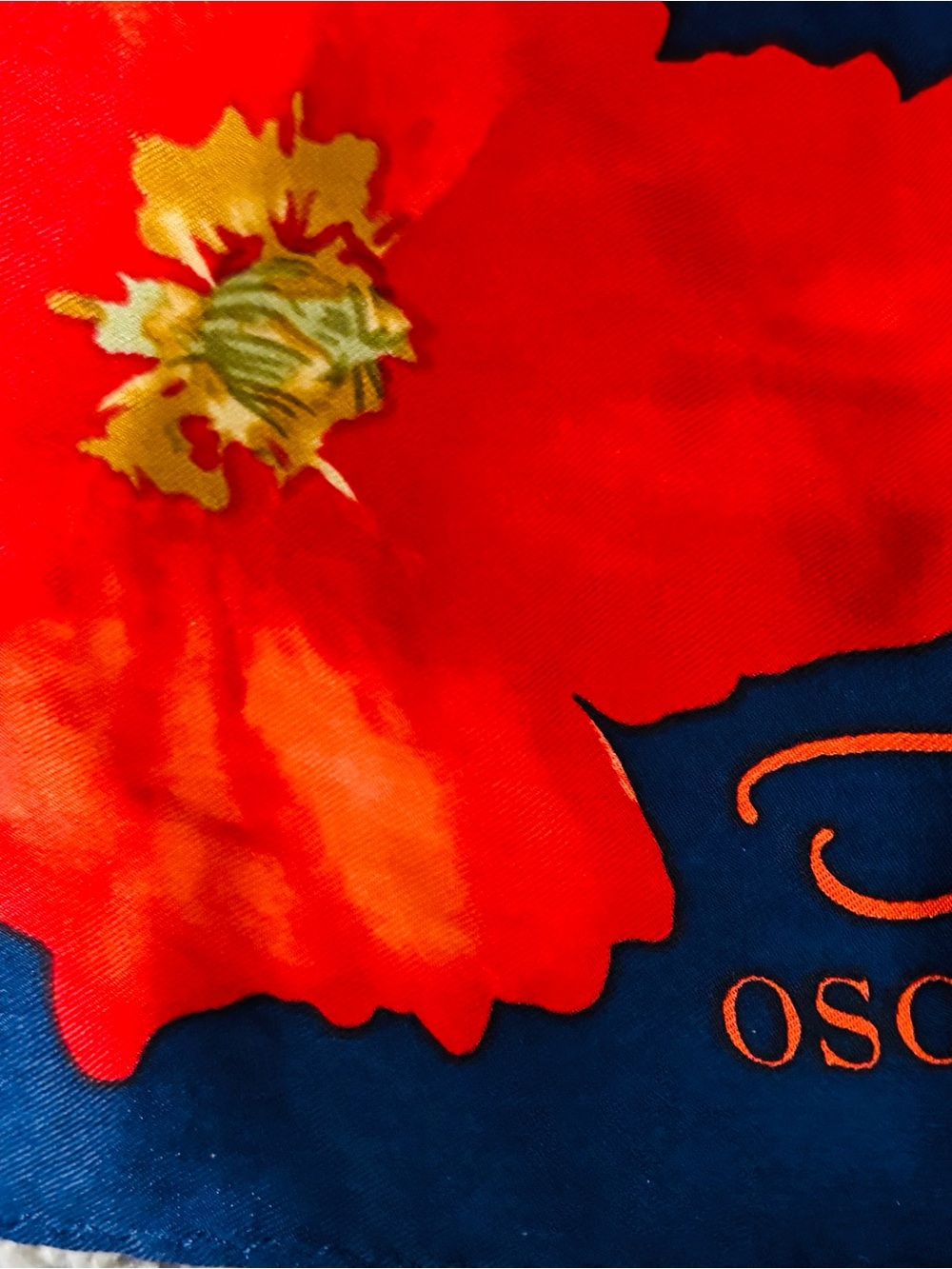 ❤️Vintage Oscar de la Renta Poppy Silk Scarf - Picture 7 of 7